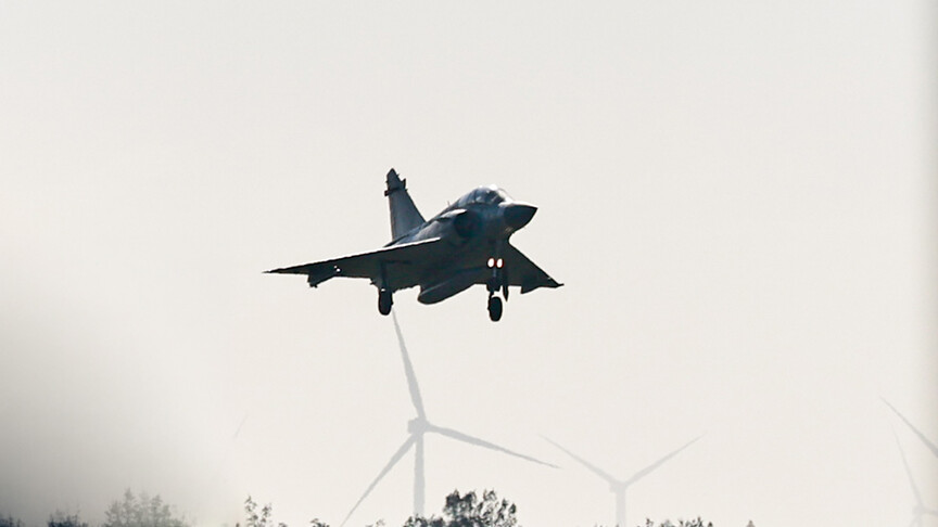 Fransa'da Mirage 2000D tipi savaş uçağı düştü