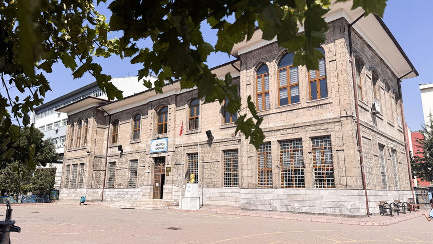 Taş binada başlayan eğitim 100 yıldır sürüyor