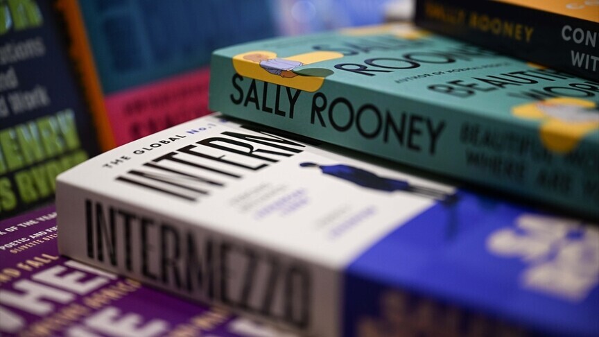 İngiltere'de yazar ve ünlü isimlerden Palestine Action ve Sally Rooney için sansüre tepki