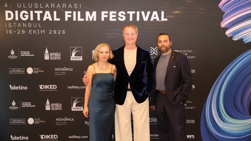 BAFTA ödüllü oyuncu Owen Teale, "Uluslararası Digital Film Festival İstanbul"da ödül aldı