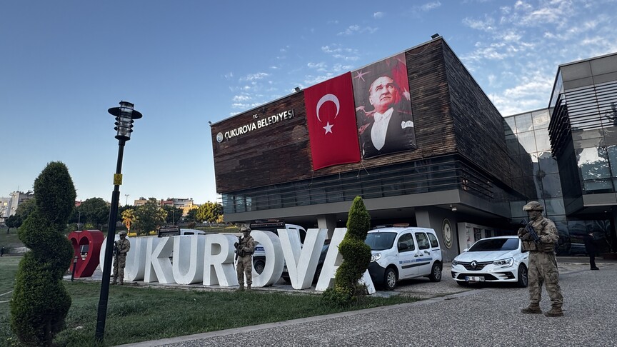Çukurova Belediyesine yönelik operasyonda gözaltına alınan 49 şüpheliden 34'ü tutuklandı