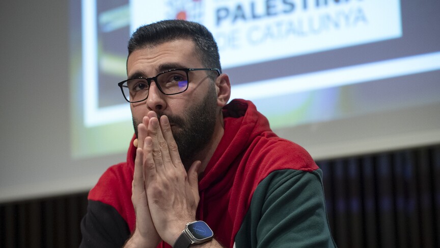 Palestinian photojournalist Motaz Azaiza meets Paris mayor to discuss Gaza