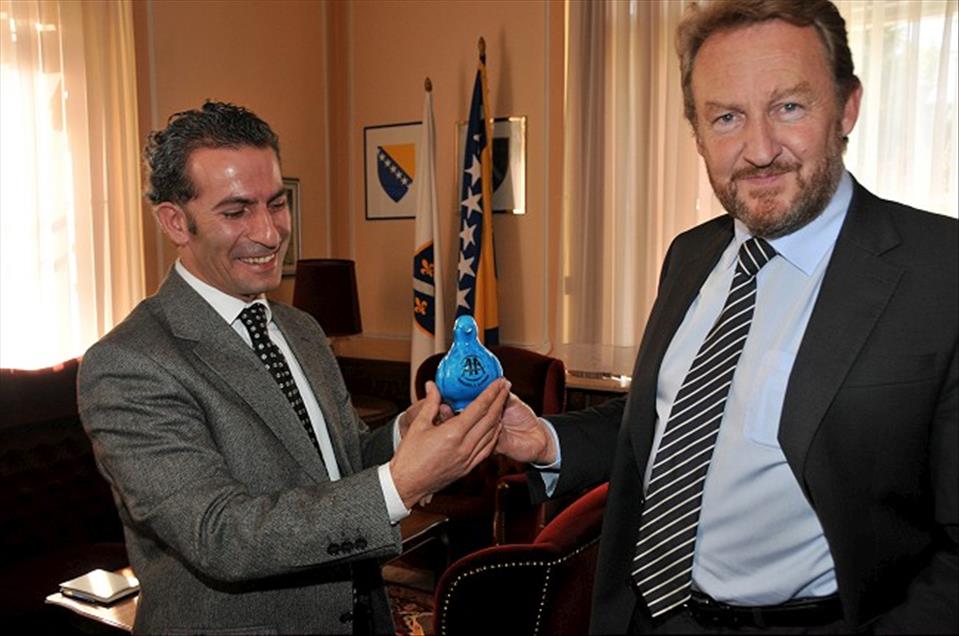 ''BILGE KRAL''IN KOLTUGUNDAKI OGLU BAKIR IZZETBEGOVIC