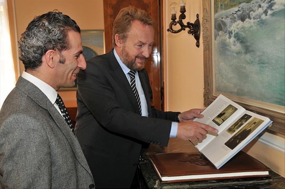 ''BILGE KRAL''IN KOLTUGUNDAKI OGLU BAKIR IZZETBEGOVIC