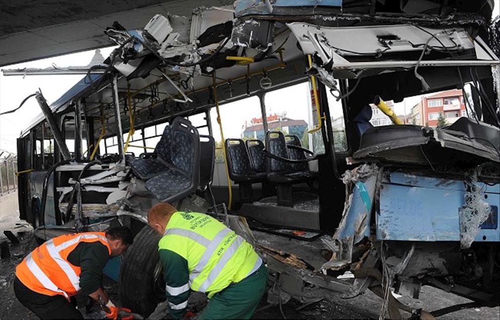 BAYRAMPASA'DA TRAFIK KAZASI: 9 YARALI