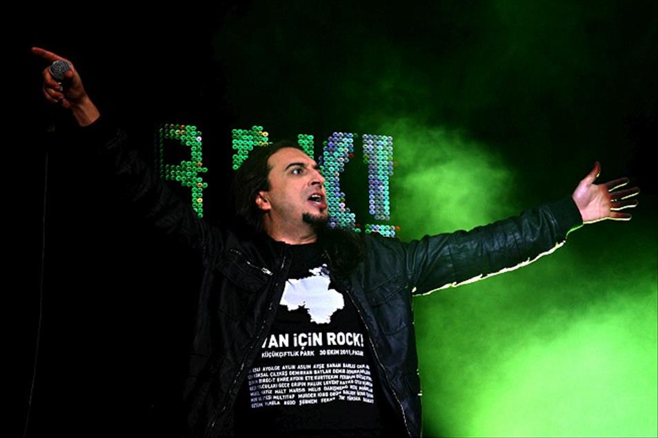 VAN ICIN 12 SAATLIK KONSER MARATONU SONA ERDI
