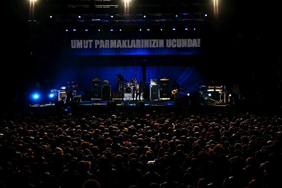 VAN ICIN 12 SAATLIK KONSER MARATONU SONA ERDI