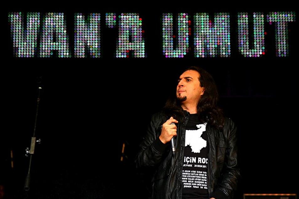 VAN ICIN 12 SAATLIK KONSER MARATONU SONA ERDI