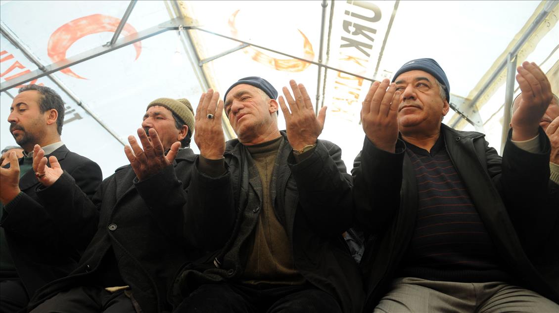 CADIRDA BAYRAM NAMAZI