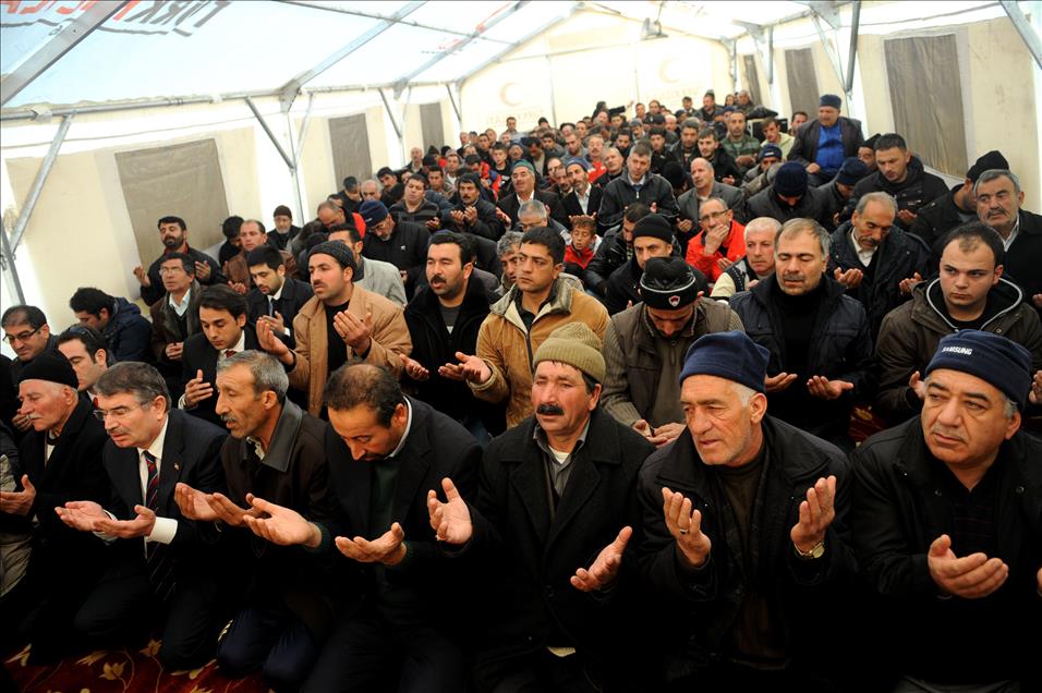 CADIRDA BAYRAM NAMAZI