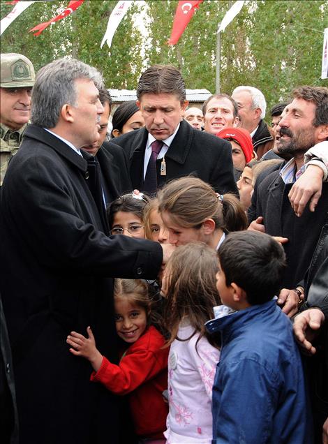 CUMHURBASKANI ABDULLAH GUL DEPREM BOLGESINDE