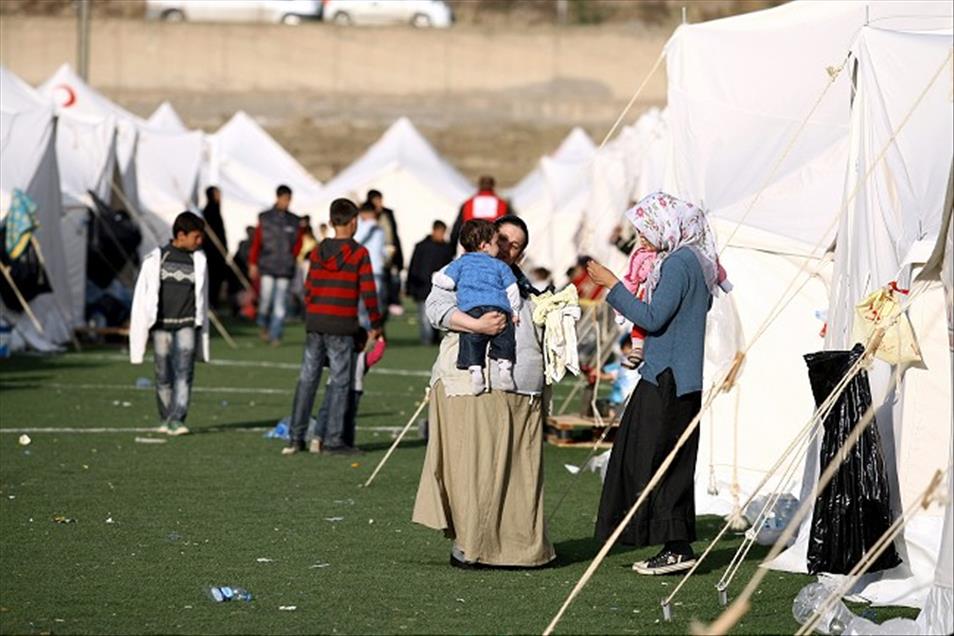 DEPREM BOLGESINDE BAYRAM TELASI