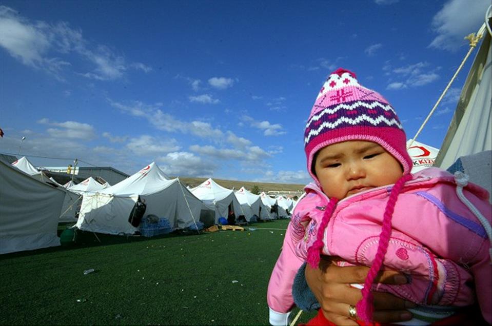 DEPREM BOLGESINDE BAYRAM TELASI