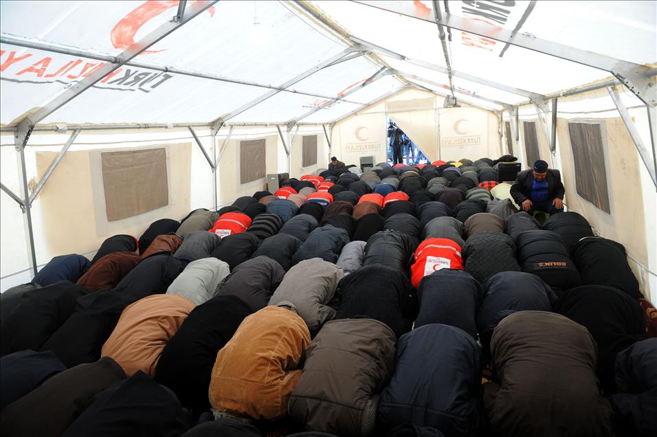 CADIRDA BAYRAM NAMAZI