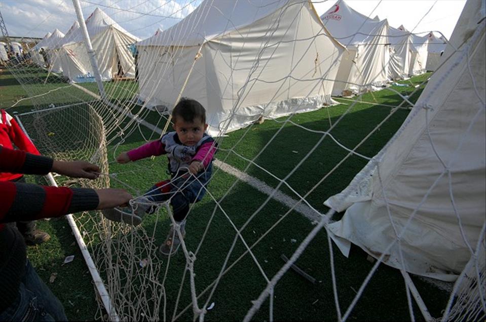 DEPREM BOLGESINDE BAYRAM TELASI