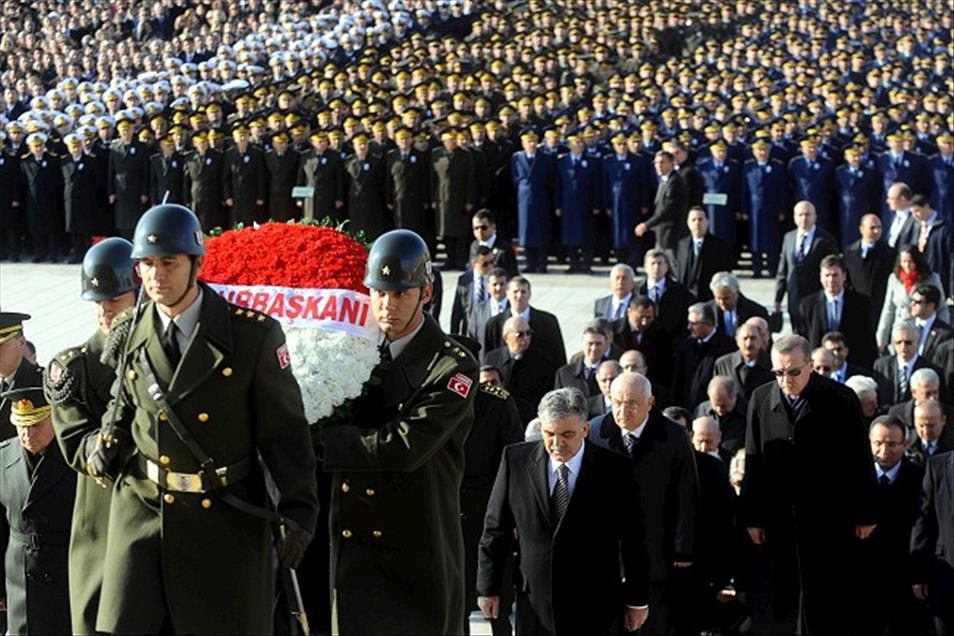 BUYUK ONDER ATATURK'U ANIYORUZ