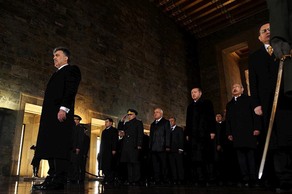 BUYUK ONDER ATATURK'U ANIYORUZ