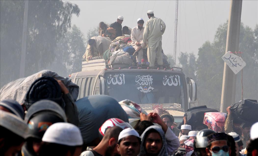 PAKISTAN'DA "DEV" DINI TOPLANTI