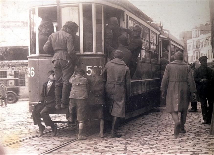 ATLI TRAMVAYDAN METROBUSE, ULASIMIN HIKAYESI