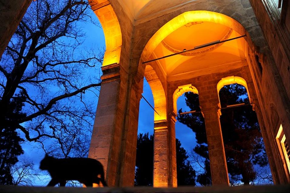 SABAHIN ILK ISIKLARINDA YILDIRIM CAMI