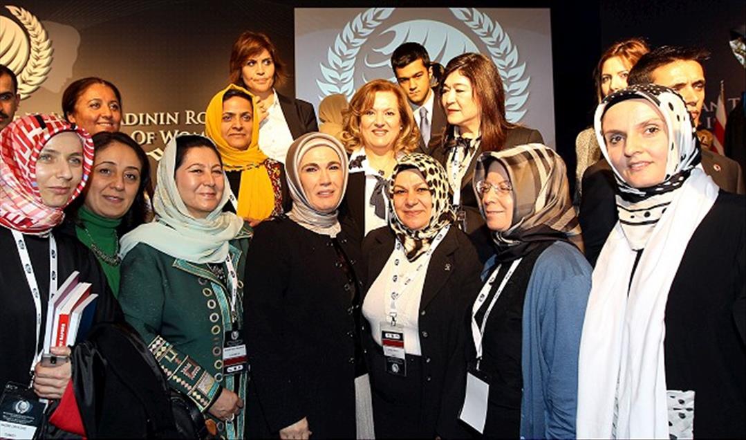 MUSLUMAN TOPLUMLARDA DEGISIM VE KADININ ROLU KONFERANSI