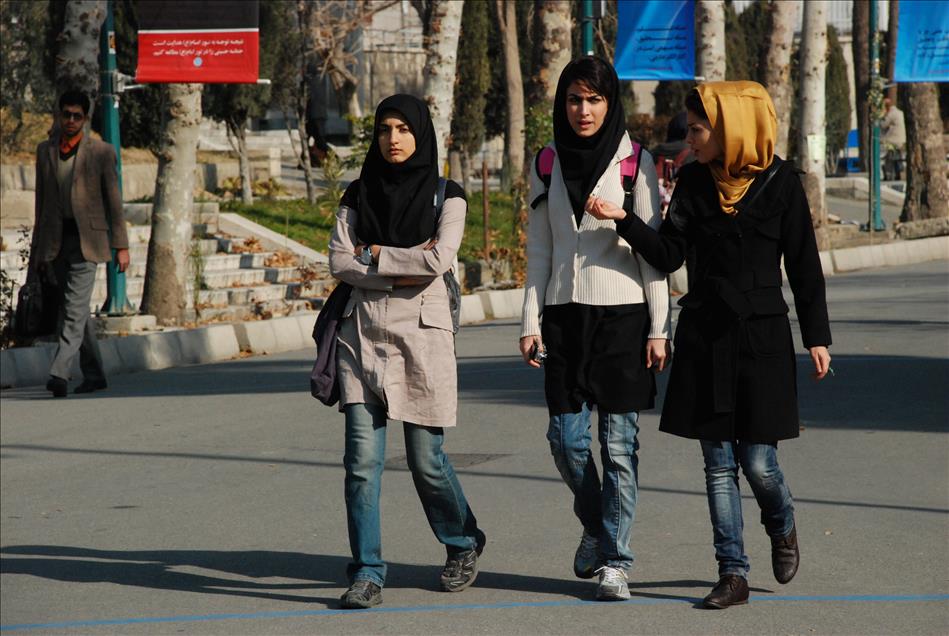IRAN'DAKI UNIVERSITELERDE KIZ OGRENCI HAKIMIYETI
