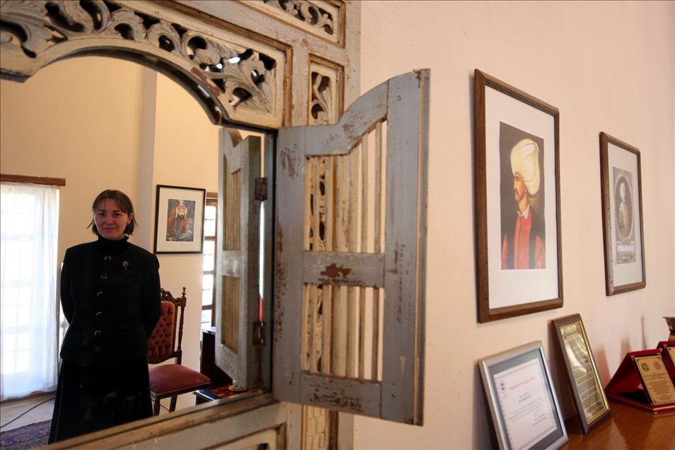 MUHTESEM SULEYMAN'I AGIRLAYAN KONAK SANATA HIZMET EDIYOR