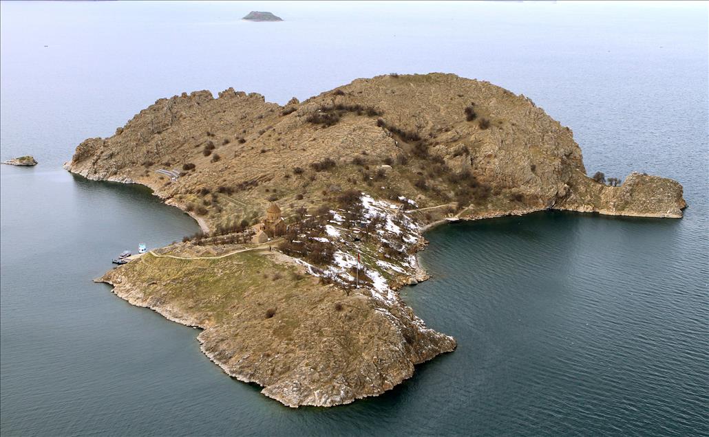 VAN GOLU'NUN NAZAR BONCUKLARI