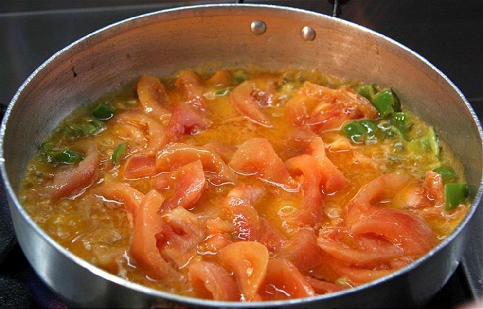 DOMATES VE YUMURTANIN LEZZET YOLCULUGU: ''MENEMEN''