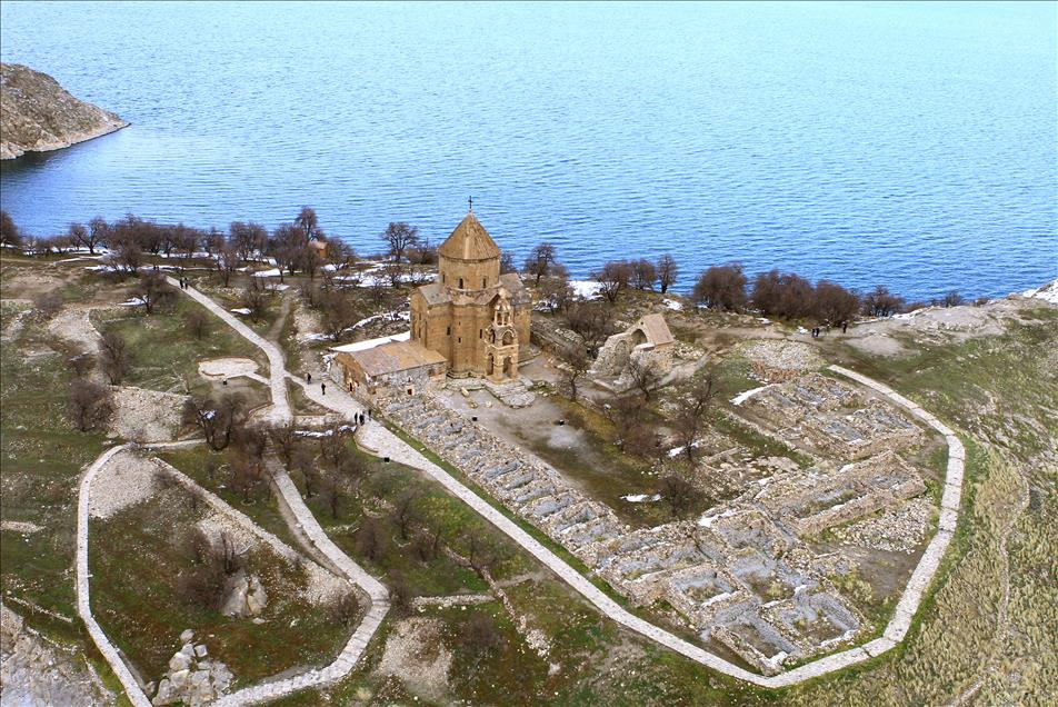 VAN GOLU'NUN NAZAR BONCUKLARI