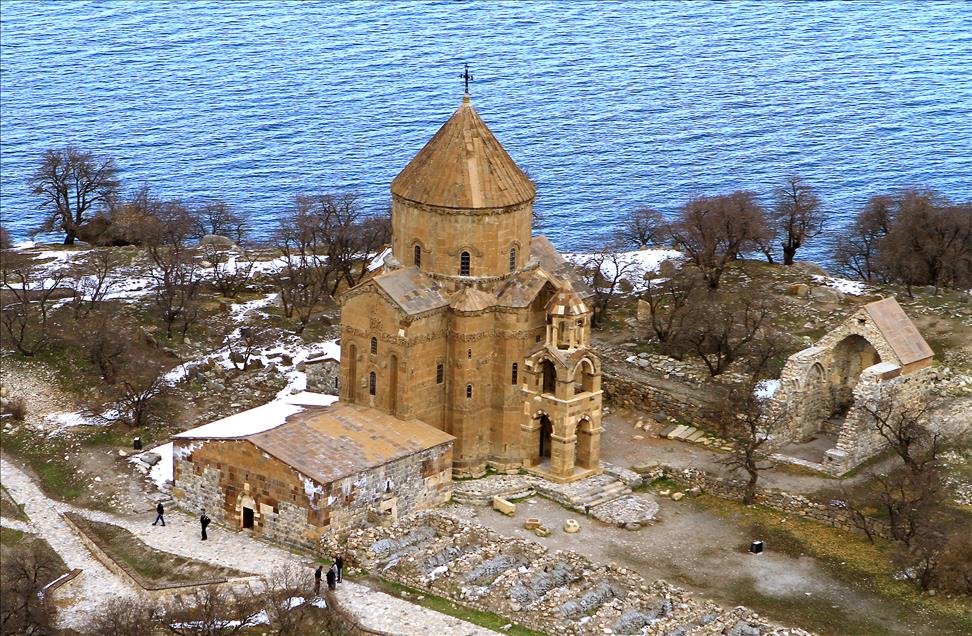VAN GOLU'NUN NAZAR BONCUKLARI