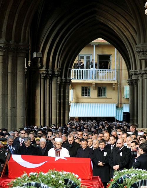 RAUF DENKTAS'IN CENAZE TORENI