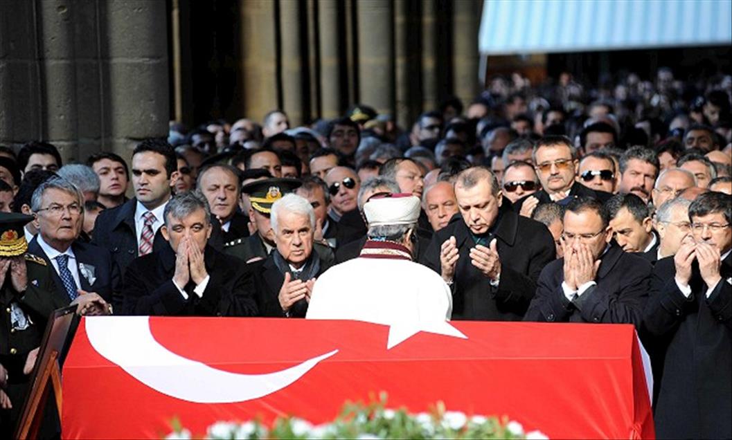 RAUF DENKTAS'IN CENAZE TORENI