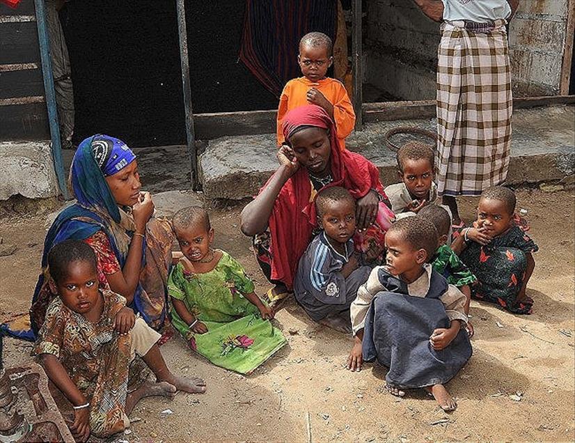 MOGADISU'DAKI KAMPLARDA INSANLIK FELAKETI YASANIYOR