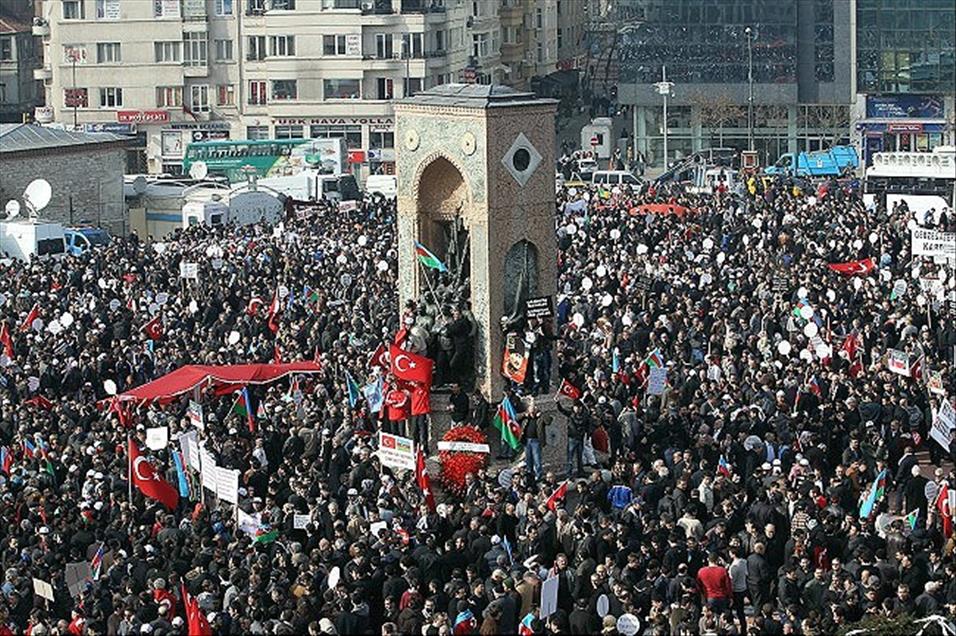 ISTANBUL'DAKI HOCALI KATLIAMI MITINGI