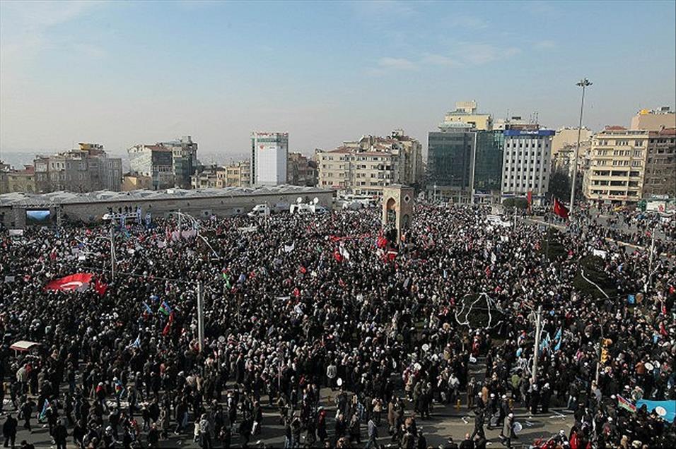 ISTANBUL'DAKI HOCALI KATLIAMI MITINGI