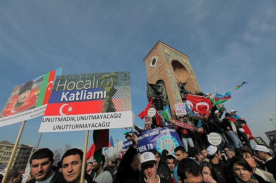 ISTANBUL'DAKI HOCALI KATLIAMI MITINGI