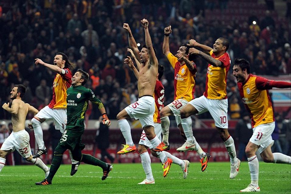 GALATASARAY'LI FUTBOLCULARIN GALIBIYET SEVINCI
