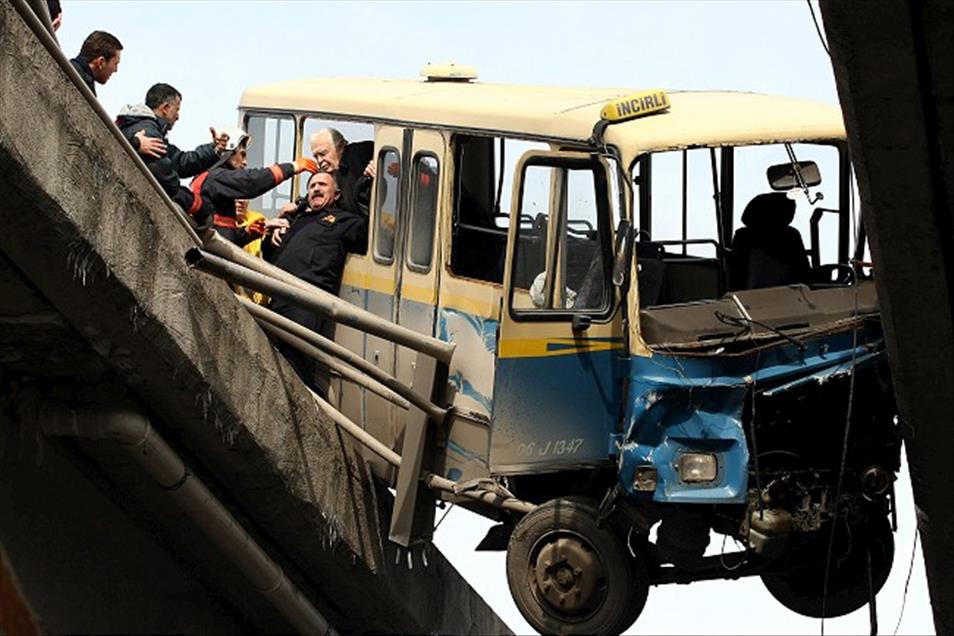 ANKARA'DA ZINCIRLEME TRAFIK KAZASI: 11 YARALI