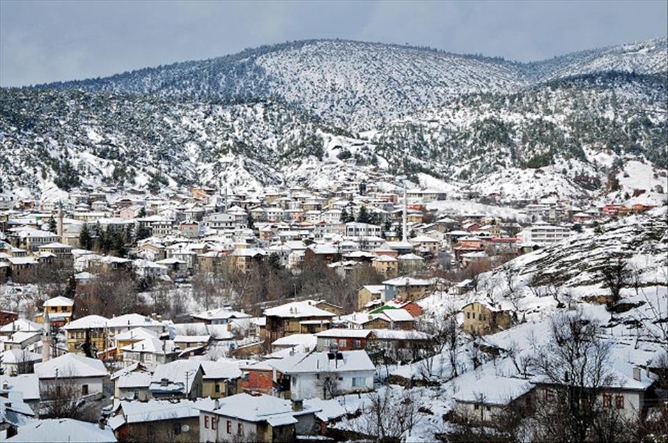 TARAKLI KARLA BIR BASKA GUZEL