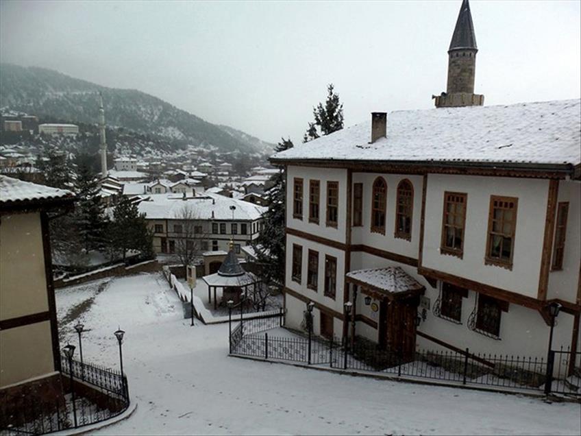 TARAKLI KARLA BIR BASKA GUZEL