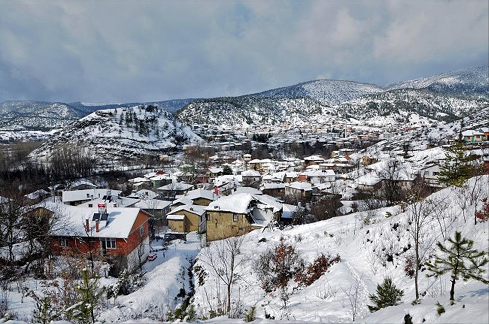 TARAKLI KARLA BIR BASKA GUZEL