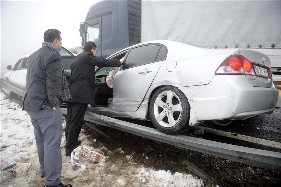 TEM'DE ZINCIRLEME TRAFIK KAZASI