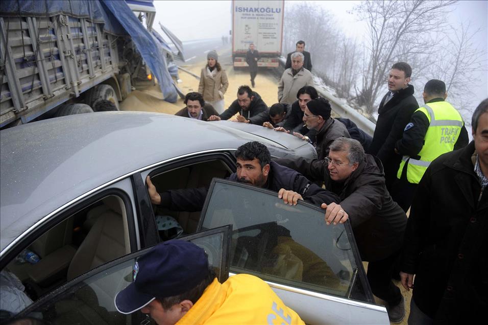 TEM'DE ZINCIRLEME TRAFIK KAZASI