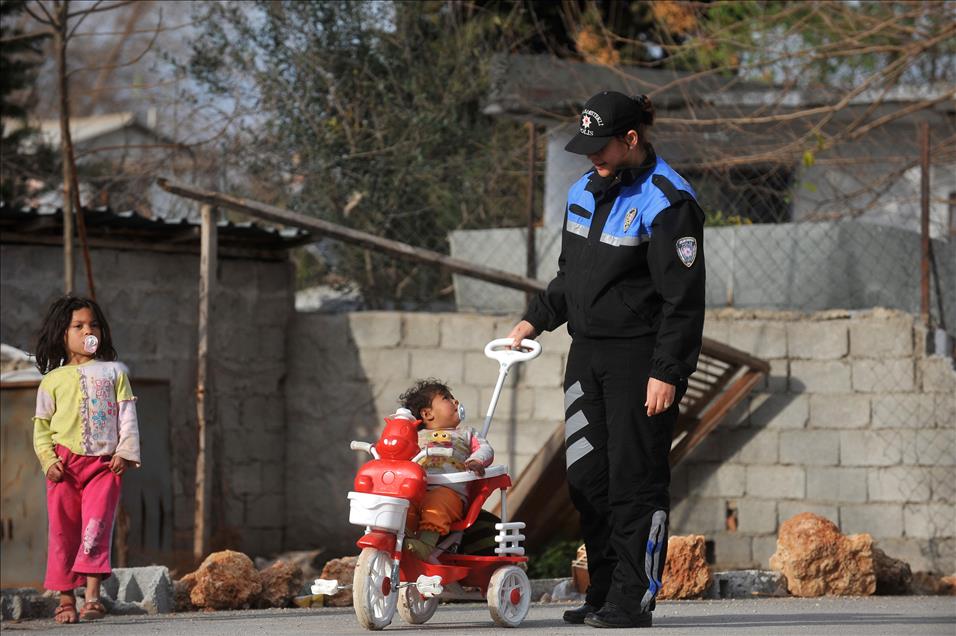''ZEYTINKOY'' SORUNU POLISIN GULERYUZU ILE COZULECEK