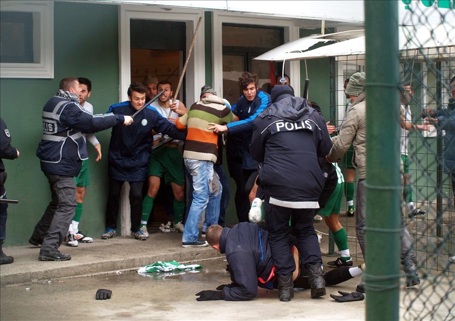 FUTBOL MACININ ARDINDAN CIKAN KAVGA