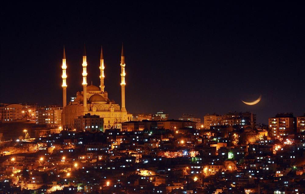 KAHRAMANMARAS'TA AY BATARKEN