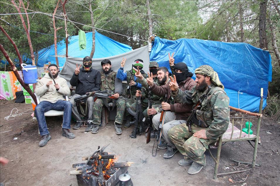 AA MUHABIRI OZGUR SURIYE ORDUSU'NUN KAMPINA GIRDI