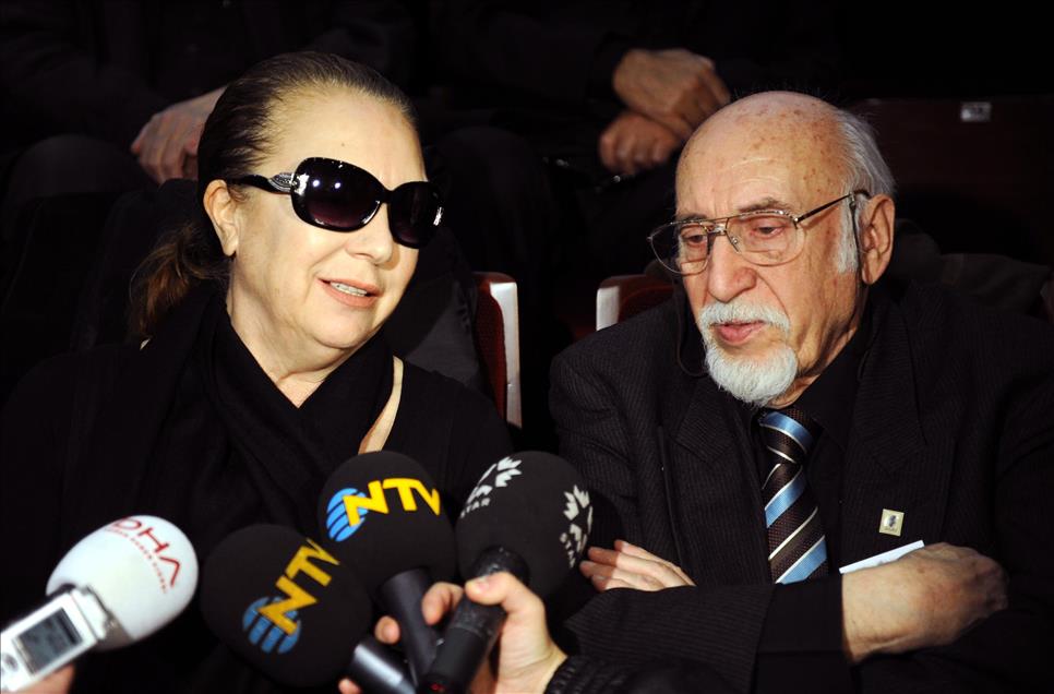 SANATCI EKREM BORA, SON YOLCULUGUNA UGURLANIYOR
