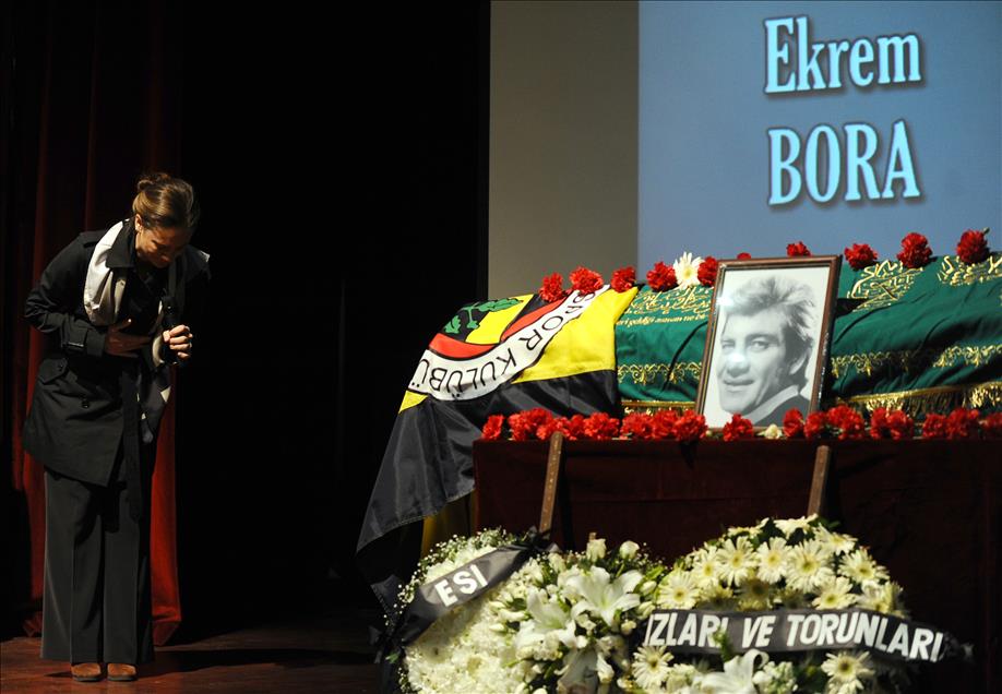 SANATCI EKREM BORA, SON YOLCULUGUNA UGURLANIYOR